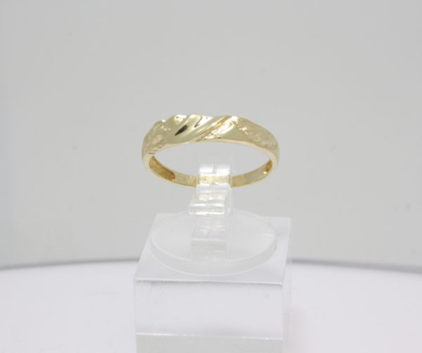 Gouden ring Scandinavisch design
