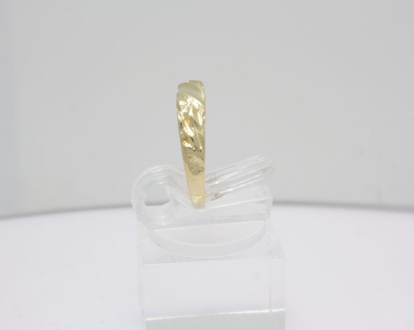 Gouden ring Scandinavisch design