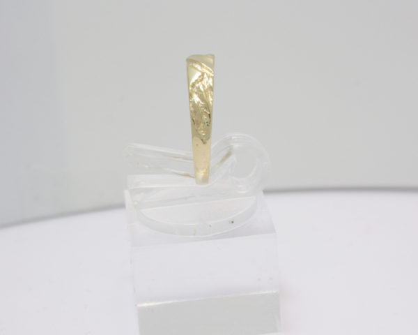 Gouden ring Scandinavisch design