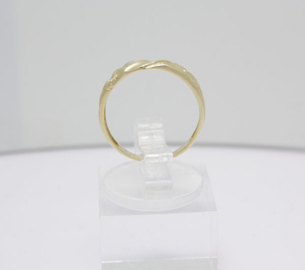 Gouden ring Scandinavisch design