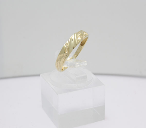 Gouden ring Scandinavisch design