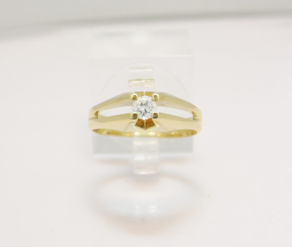 Gouden ring met diamant