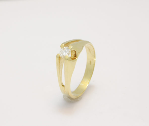 Gouden ring met diamant