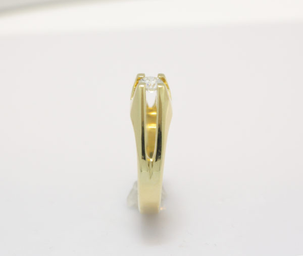Gouden ring met diamant
