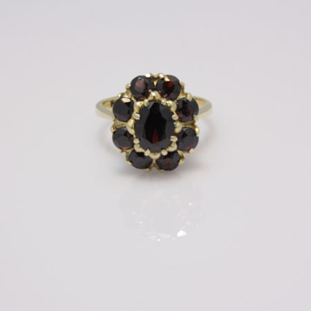 Gouden vintage entourage ring met granaat