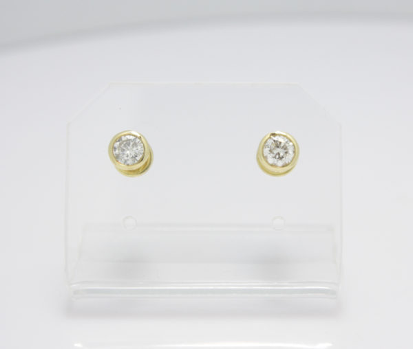 Gouden oorbellen met diamant