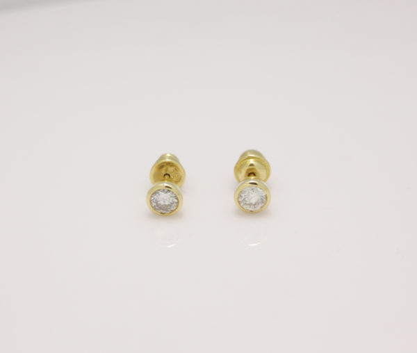 Gouden oorbellen met diamant