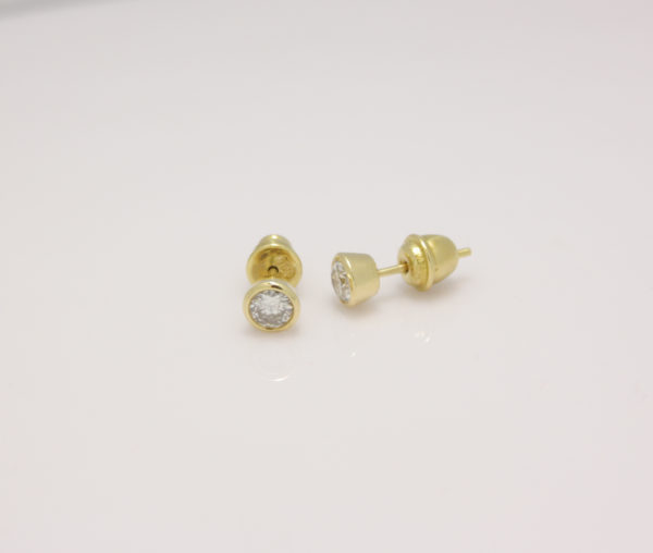 Gouden oorbellen met diamant