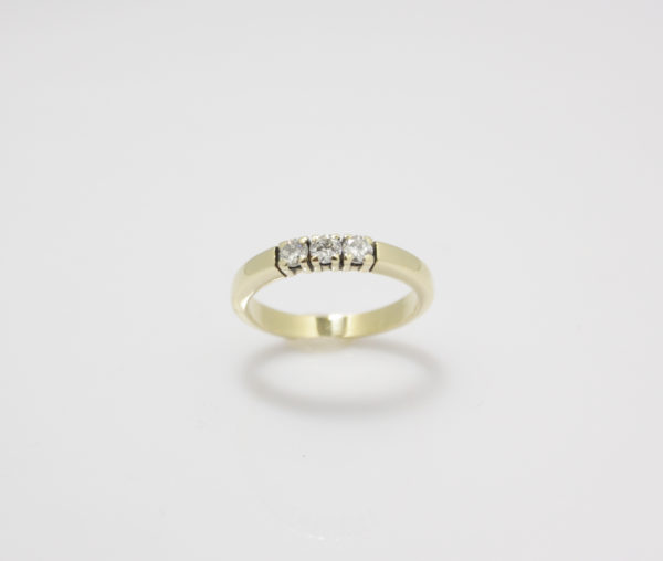 Gouden alliance ring met diamant