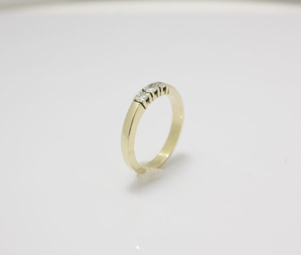 Gouden alliance ring met diamant