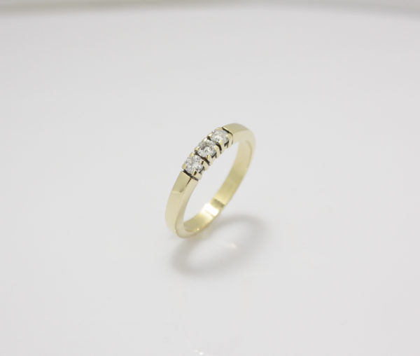 Gouden alliance ring met diamant