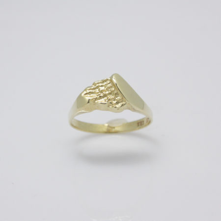 Gouden ring Scandinavisch design