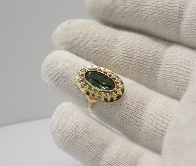 Gouden vintage ring met groene steen Christojewels Gouden vintage ring met groene steen Christojewels