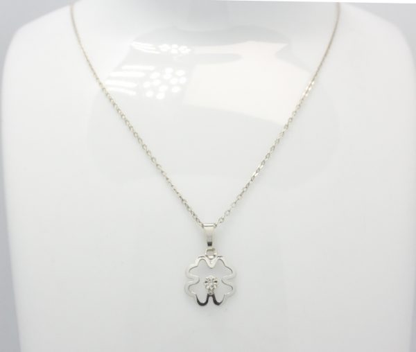 Wit gouden ketting en hanger klaverblad met diamant