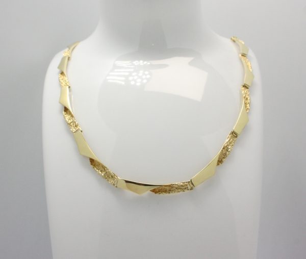 Gouden collier Scandinavisch design