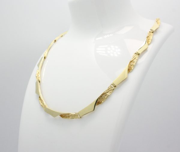 Gouden collier Scandinavisch design